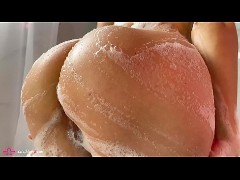 ❤️ Brunette Masturbates Pussy tare da Vibrator zuwa Tsananin inzali a cikin Shawa Batsa ﹏
